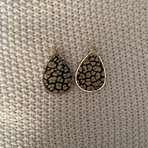 Little Fish Boateak earrings - Picture 1 of 2